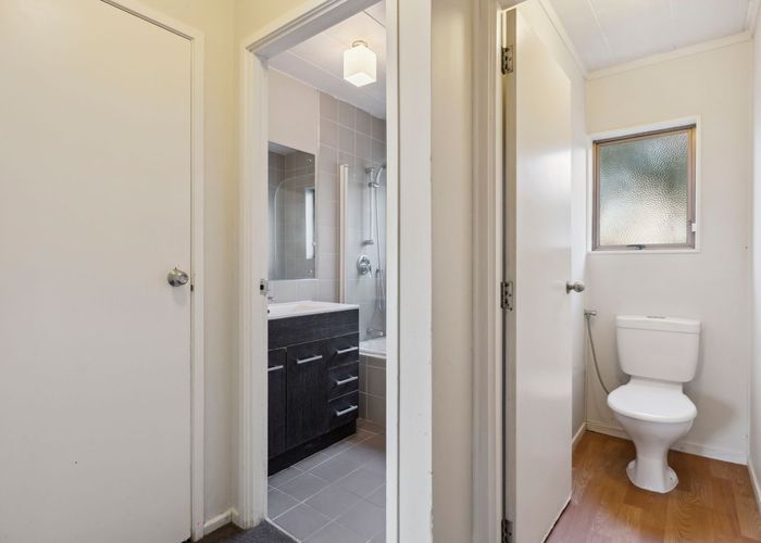  at 2/31  Blease St, New Lynn, Waitakere City, Auckland