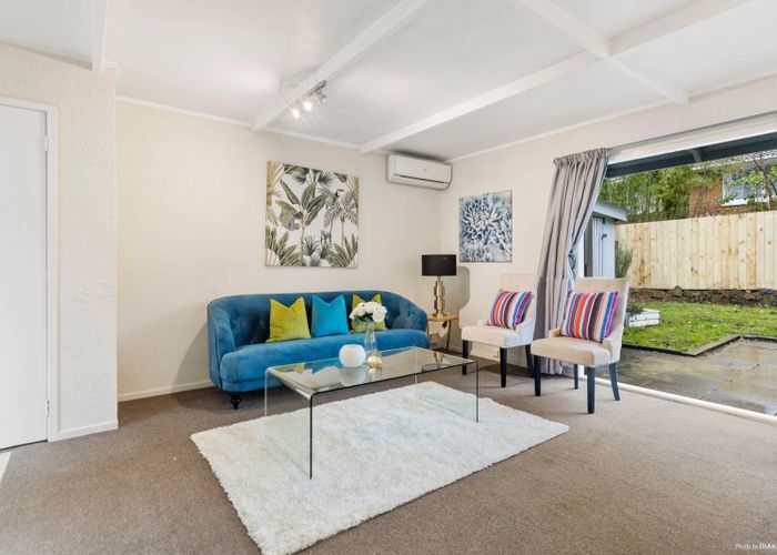  at 2/27 Lagoon Drive, Panmure, Auckland