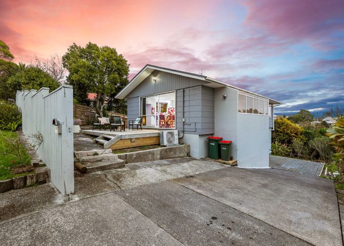  at 10 Beauchamp Drive, Massey, Waitakere City, Auckland