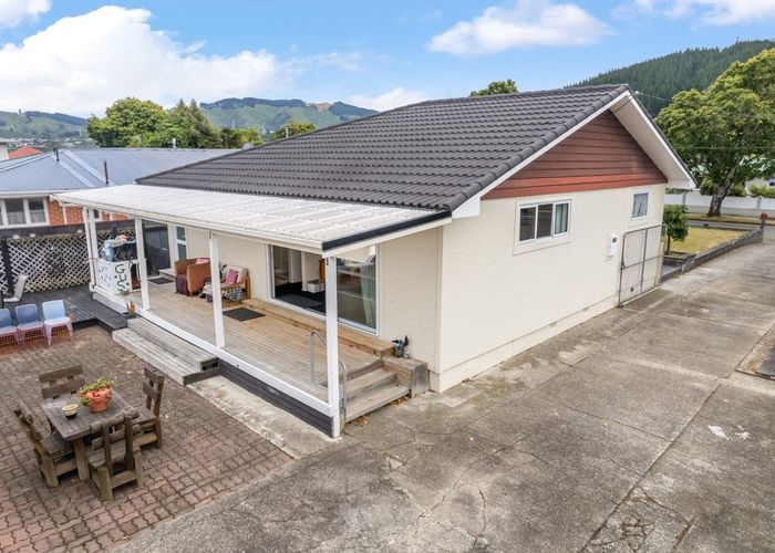 at 3 Hall Grove, Ebdentown, Upper Hutt