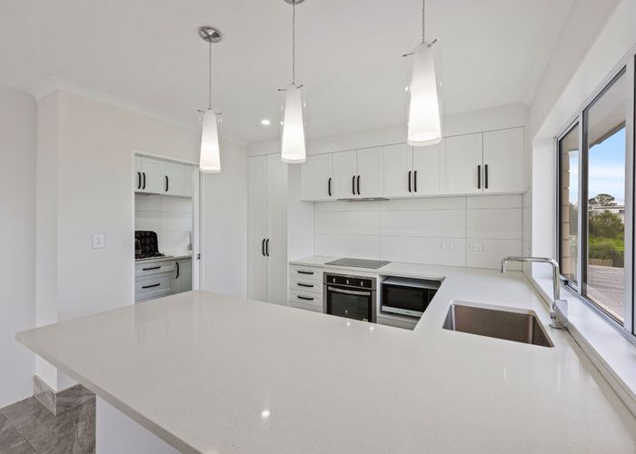  at 85c Lake Panorama Drive, Henderson, Waitakere City, Auckland