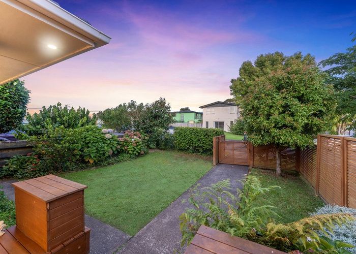  at 1/5 Dudding Avenue, Northcote, North Shore City, Auckland