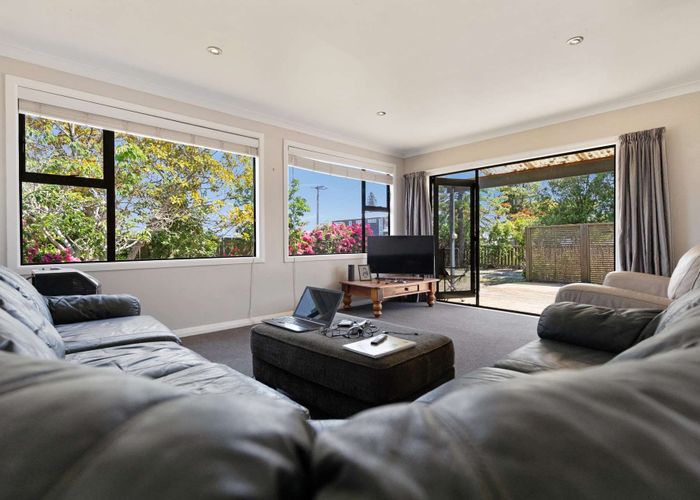  at 32 Willow Avenue, Hannahs Bay, Rotorua, Bay Of Plenty
