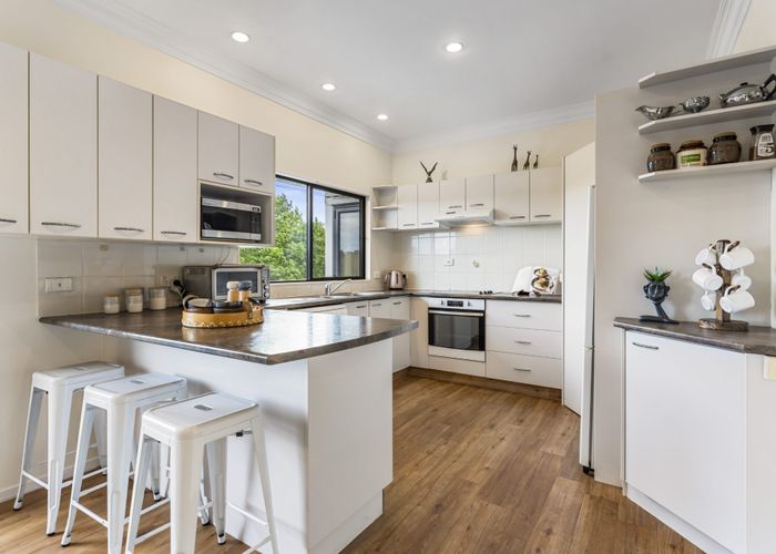  at 7 Jubaea Place, Henderson, Auckland