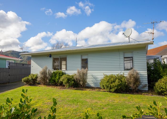  at 40 Hamstead Street, Wainuiomata, Lower Hutt
