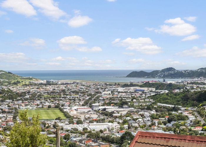  at 202 Nevay Road, Karaka Bays, Wellington
