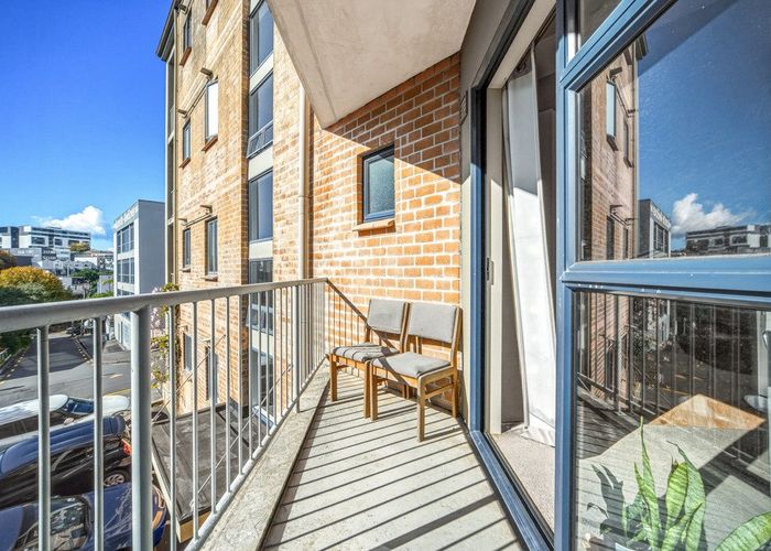  at 2B/40 Charlotte Street, Eden Terrace, Auckland