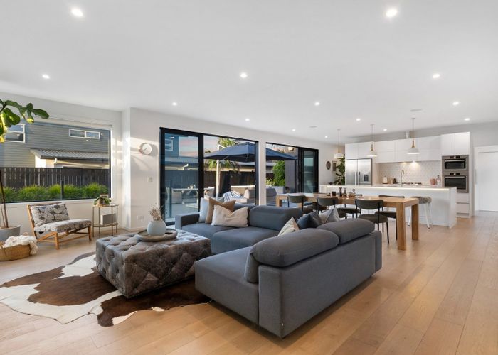  at 32 Defender Crescent, Beachlands, Manukau City, Auckland