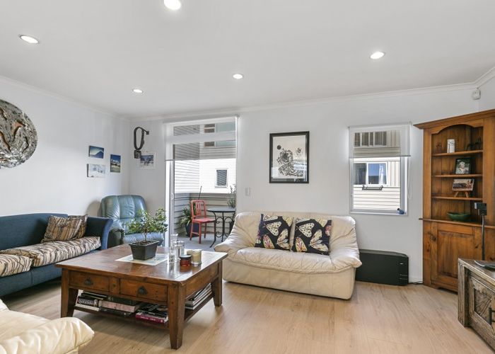  at 2/15 Roxburgh Street, Mount Victoria, Wellington