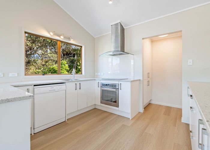  at 10 Commodore Parry Road, Castor Bay, North Shore City, Auckland