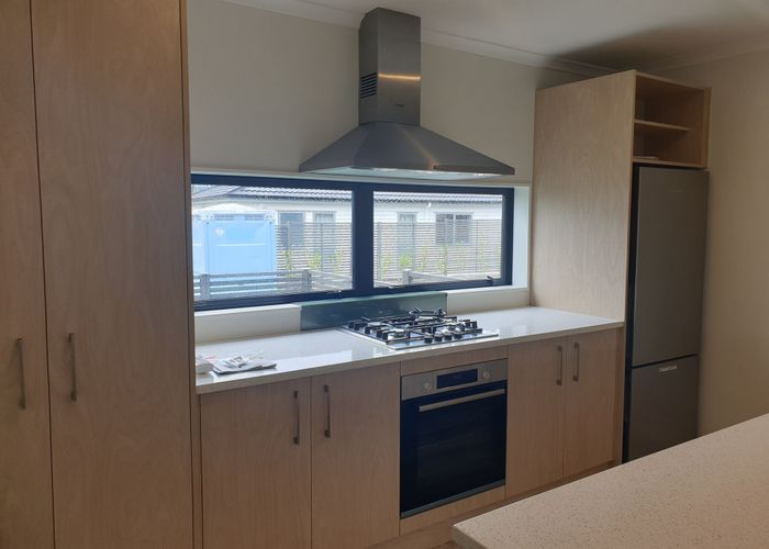  at 27 Karearea Avenue, Kenepuru, Porirua, Wellington