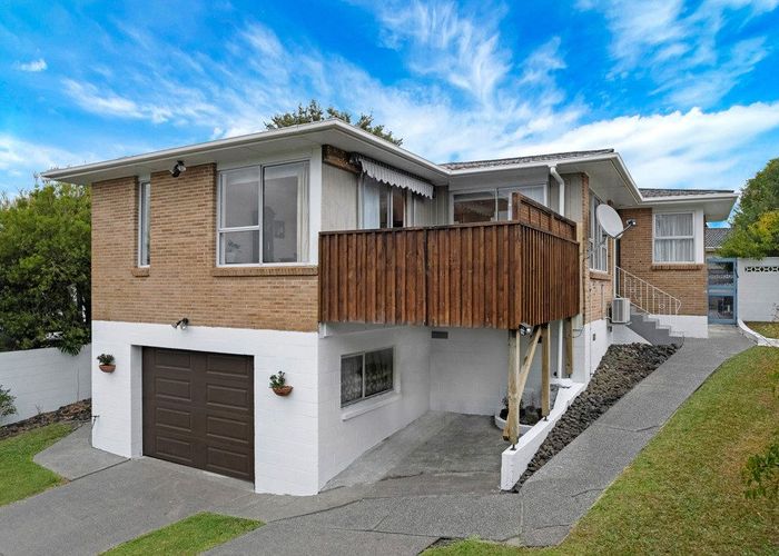  at 3 Dundas Place, Henderson, Waitakere City, Auckland