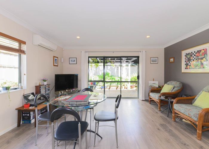  at 1 Mary Forgham Drive, Greenhithe, Auckland