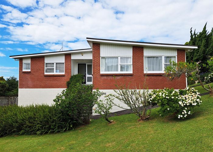  at 18 Shanaway Rise, Hillcrest, North Shore City, Auckland
