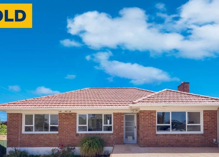  at 2/322 East Coast Road, Sunnynook, Auckland