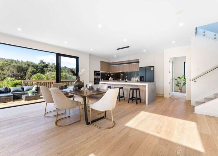  at 16 McMenamin Place, Fairview Heights, North Shore City, Auckland