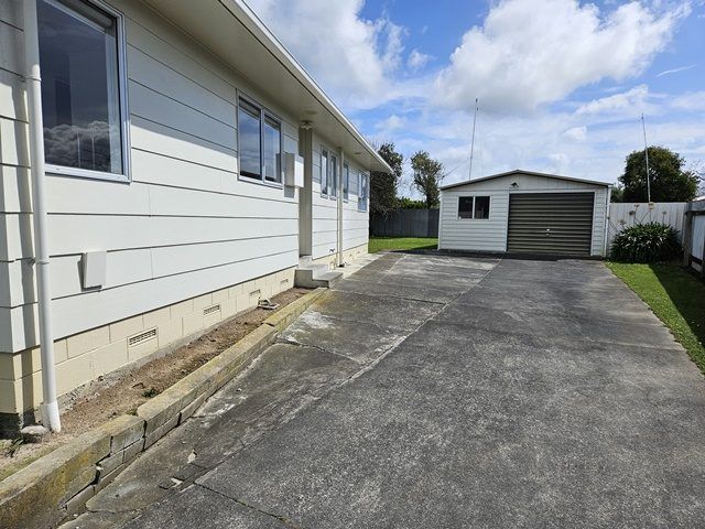  at 39 Raglan Avenue, Cloverlea, Palmerston North