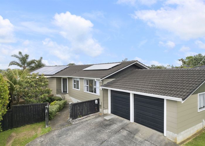  at 4 Booralee Avenue, Botany Downs, Auckland