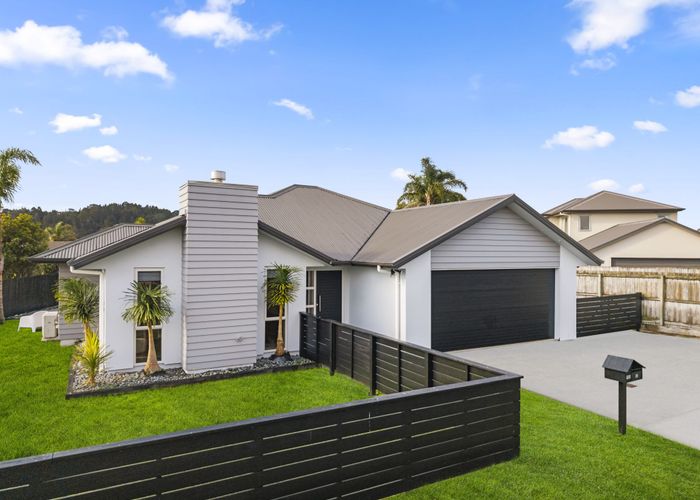  at 18 Huntington Park Drive, Greenhithe, Auckland