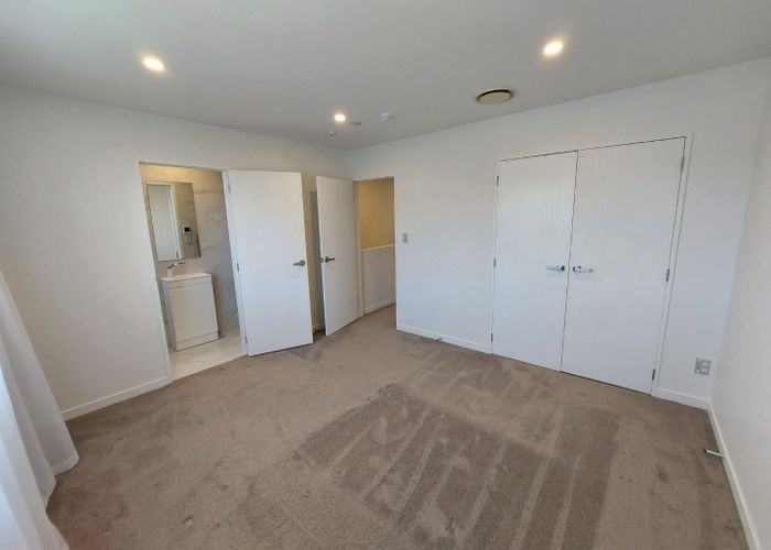  at 7 Lilac Lane, Oteha, Auckland