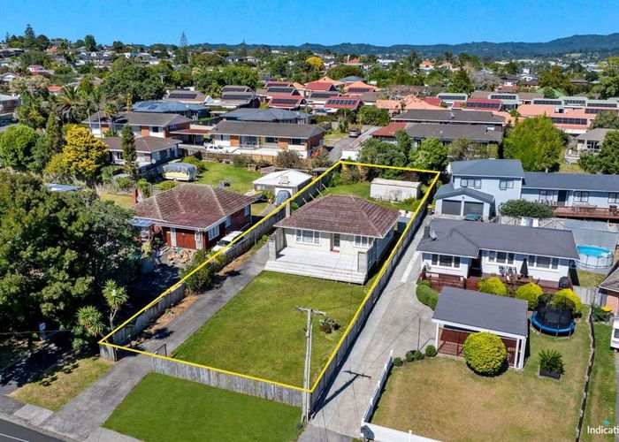  at 4 Duncan Avenue, Te Atatu South, Waitakere City, Auckland