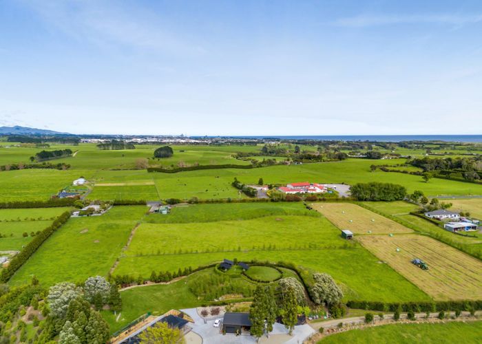  at 65 Mountain Road, Sentry Hill, New Plymouth