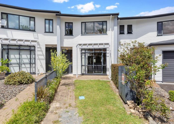  at 42/2 Armoy Drive, East Tamaki, Manukau City, Auckland