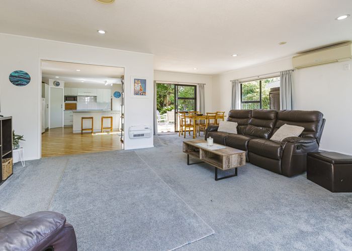  at 14 Foxbridge Lane, Conifer Grove, Takanini