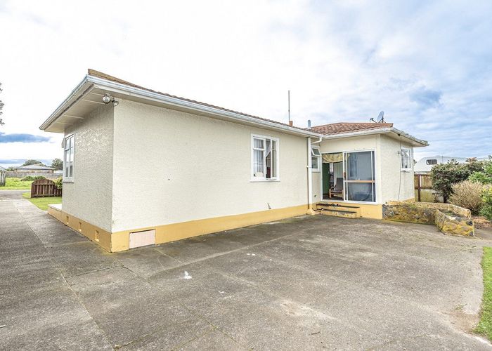  at 4 Tongariro Street, Castlecliff, Whanganui