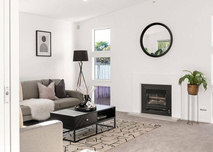  at 106 Saint James Drive, Huntington, Hamilton