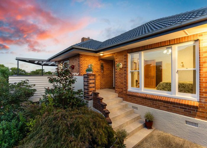  at 148 Cliff View Drive, Green Bay, Auckland