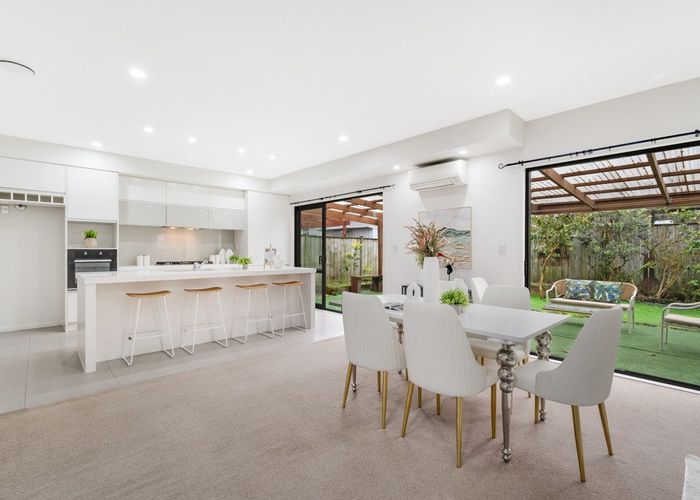  at 4 Helianthus Avenue, Flat Bush, Manukau City, Auckland