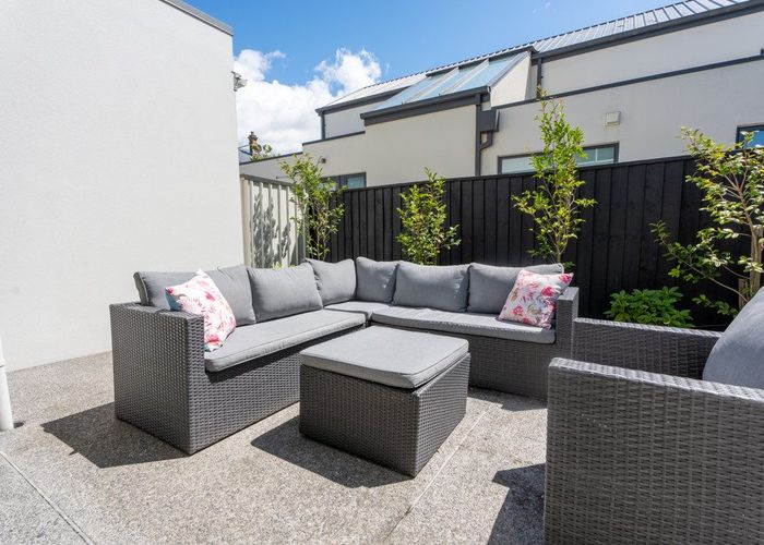  at 2/64 Holly Road, St Albans, Christchurch