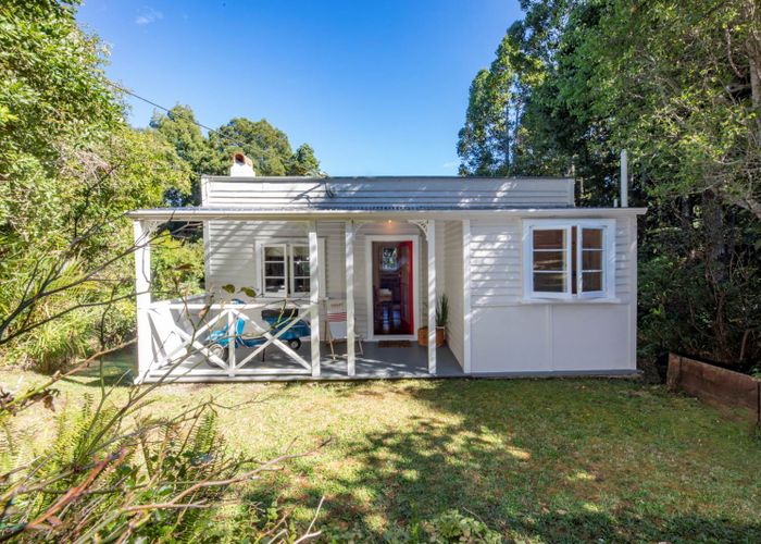  at 43 Kauri Point Road, Laingholm, Auckland