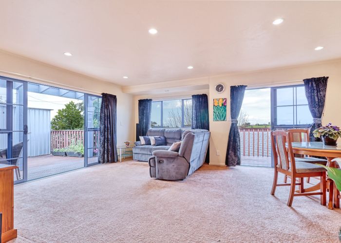  at 5/485 Don Buck Road, Massey, Waitakere City, Auckland