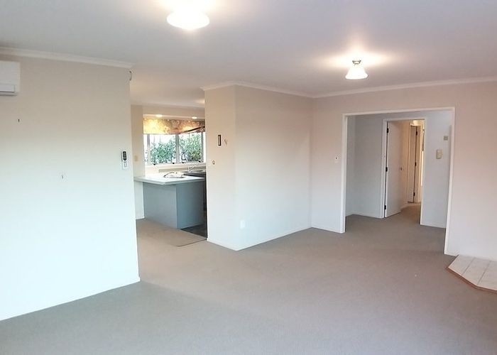  at 2/18 Carriage Close, Northpark, Manukau City, Auckland
