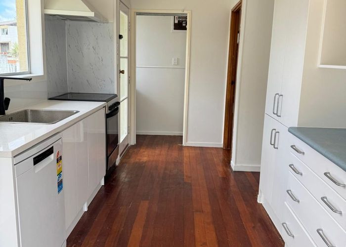  at 2/14 Ballater Pl, Highland Park, Manukau City, Auckland