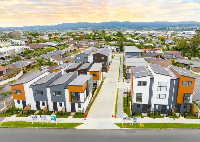  at 33 Raupeti Lane, Henderson, Waitakere City, Auckland