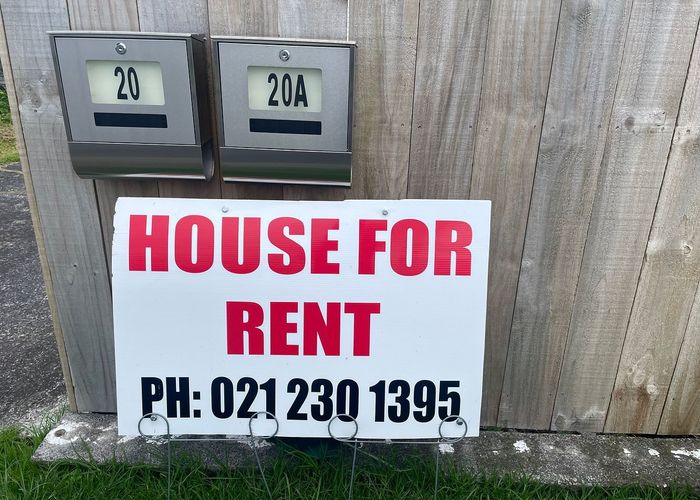  at 20 Stokes Avenue, Te Atatu Peninsula, Waitakere City, Auckland