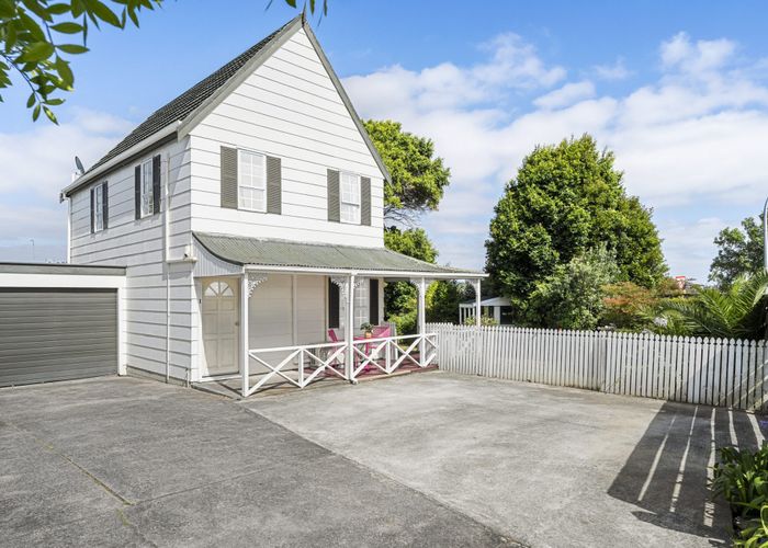  at 1/1 Cascades Road, Pakuranga Heights, Auckland