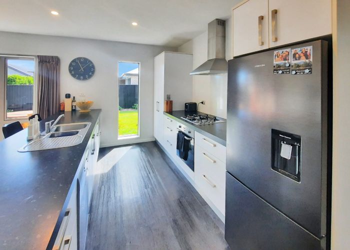  at 8 Fredrica Lane, Heathcote, Christchurch City, Canterbury