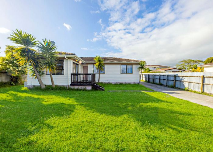  at 4 Blackgate Place, Weymouth, Auckland