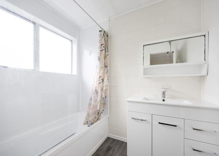  at 9/116 Seabrook Avenue, New Lynn, Waitakere City, Auckland