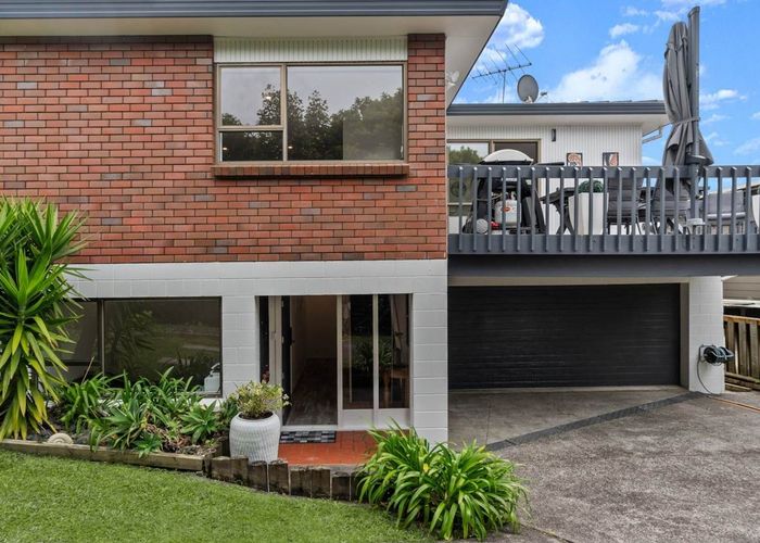  at 6A Browns Bay Road, Rothesay Bay, Auckland