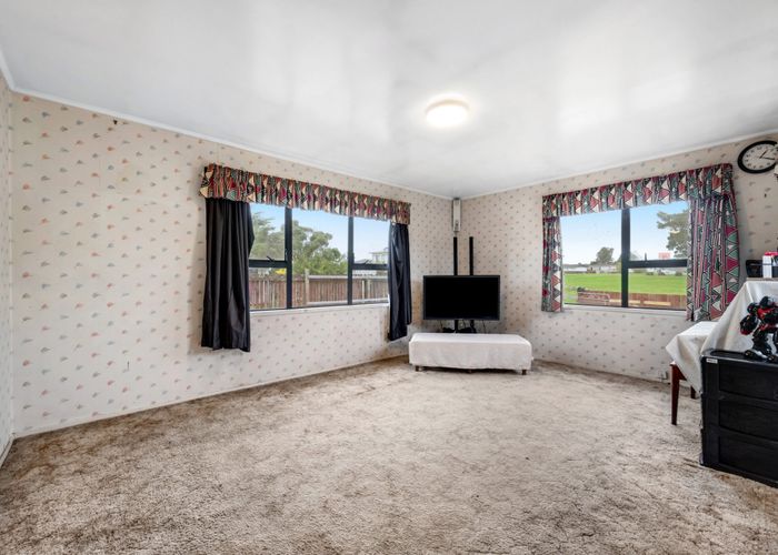  at 27 Dissmeyer Drive, Clover Park, Auckland