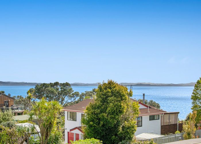  at 124 Pacific Parade, Army Bay, Whangaparaoa