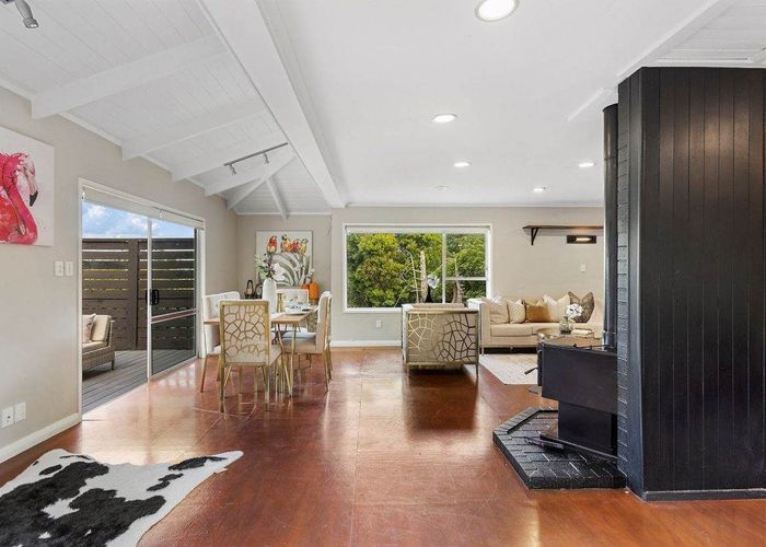  at 10 Shona Place, Henderson, Waitakere City, Auckland
