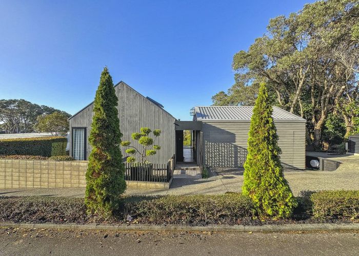  at 22 Bridge View Road, Birkenhead, Auckland