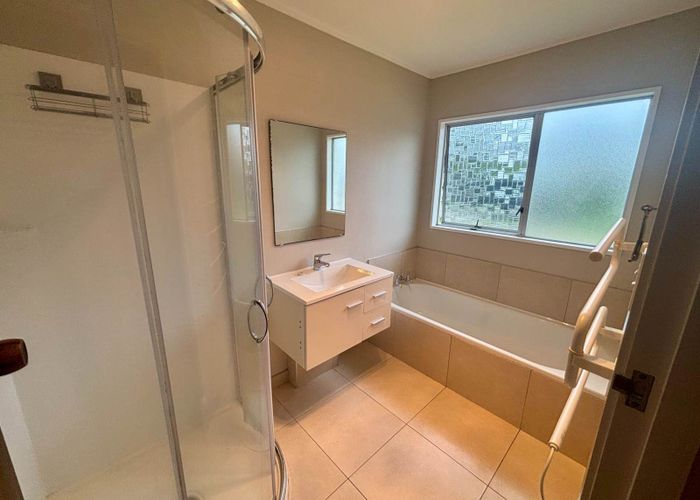  at 1/7 Rapallo Place, Farm Cove, Manukau City, Auckland