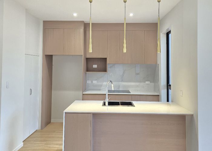  at 5/90 Picasso Drive, West Harbour, Waitakere City, Auckland